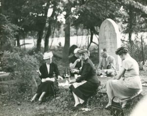 cemeterypicnic