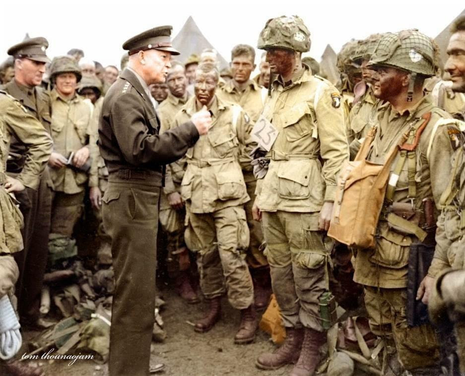 Eisenhower and soldier 23